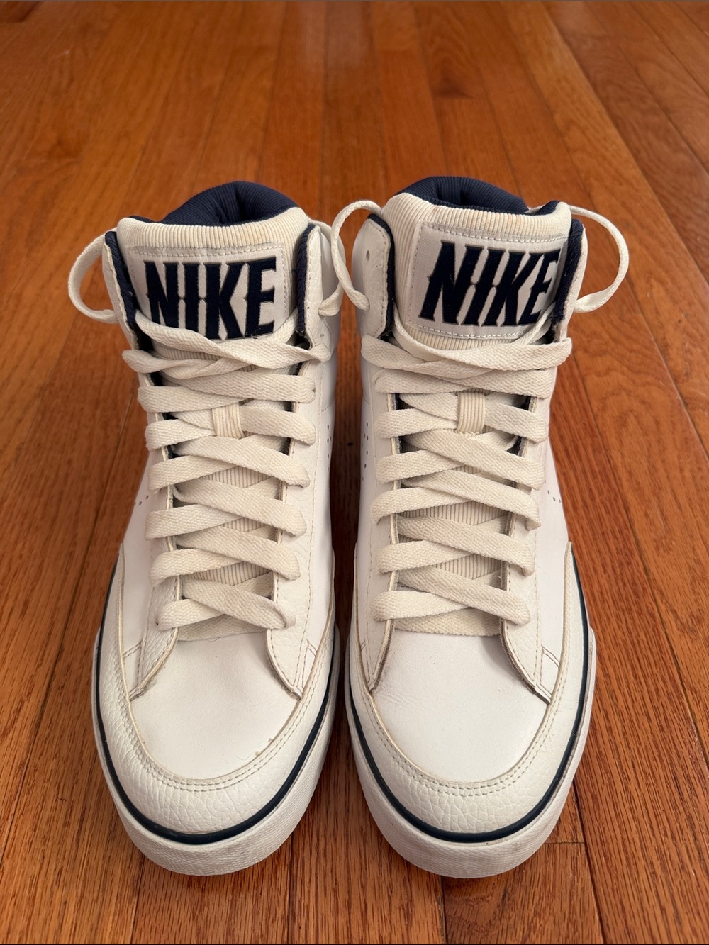 Nike Navaro High White with Navy Trim (Good Condition) Size 10.5 - Picture 3 of 7